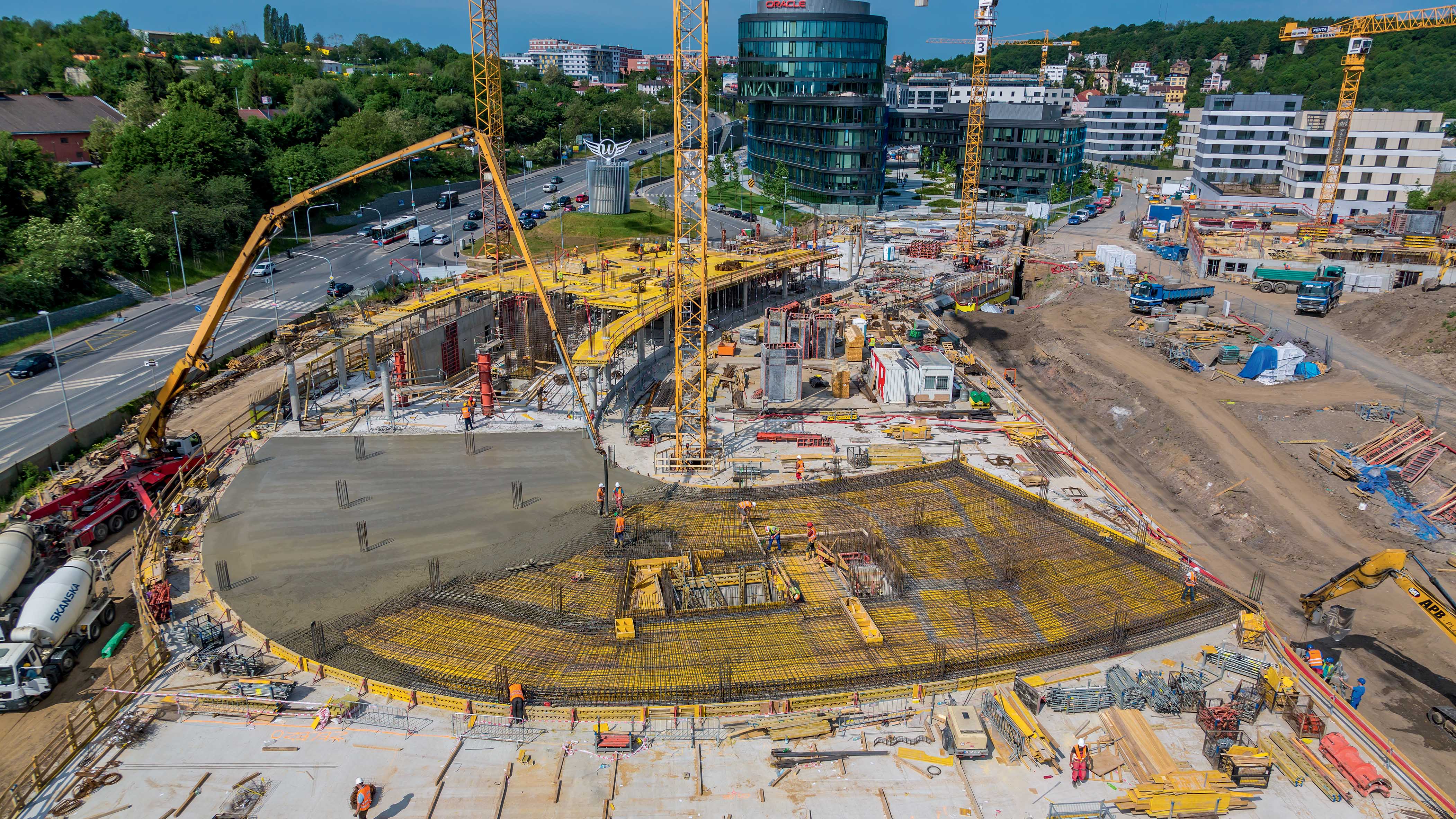 Letecký pohled na spodní stavbu s nasazenými systémy PERI.