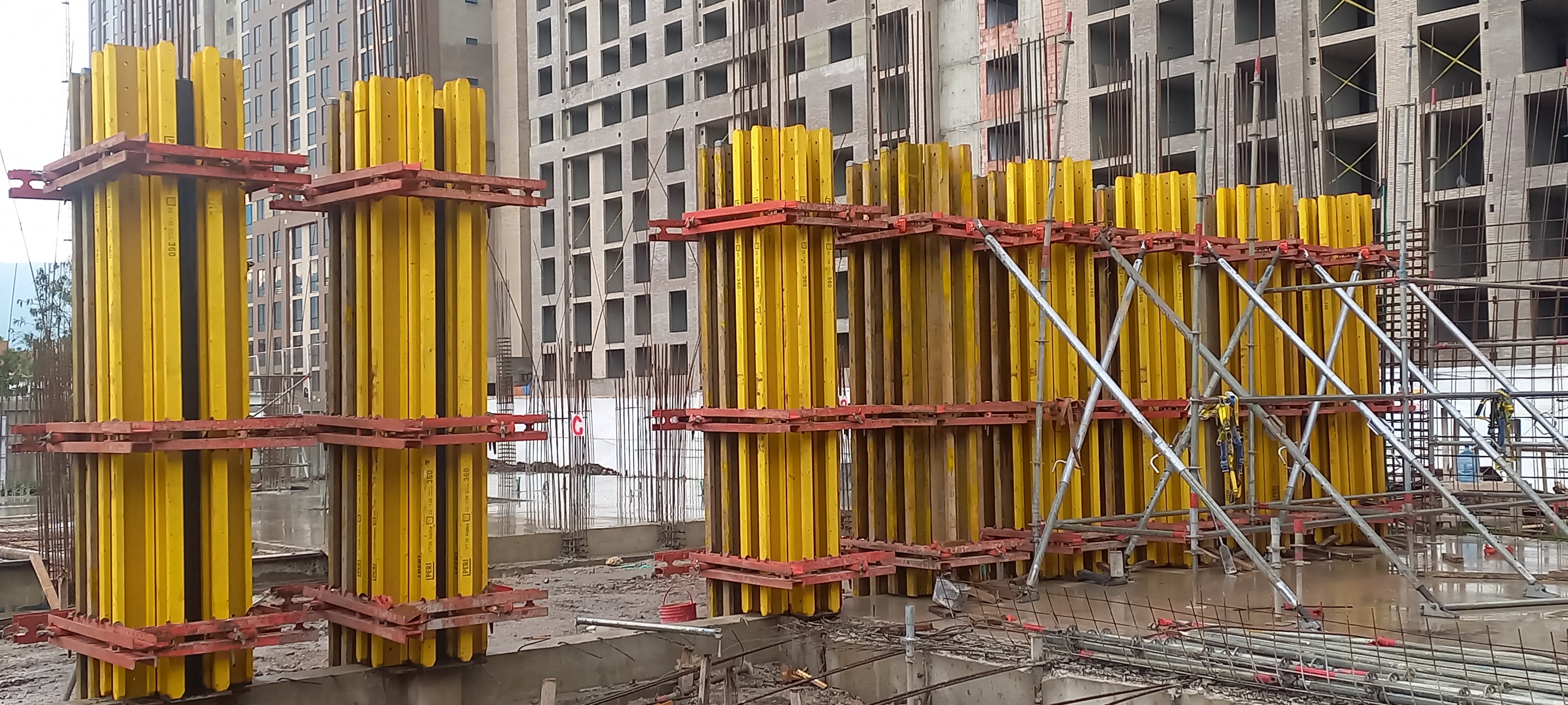 Sistema de encofrado para muros y columnas Vario VT-20