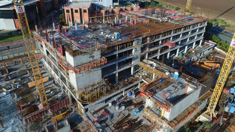 תכנון מחזורי היציקה לניצול מיטבי של הציוד המושכר.<br/> תבניות טריו ליציקת עמודים, שולחנות מולטיפרופ ופלטפורמות עבודה מטפסות מסוג CB.