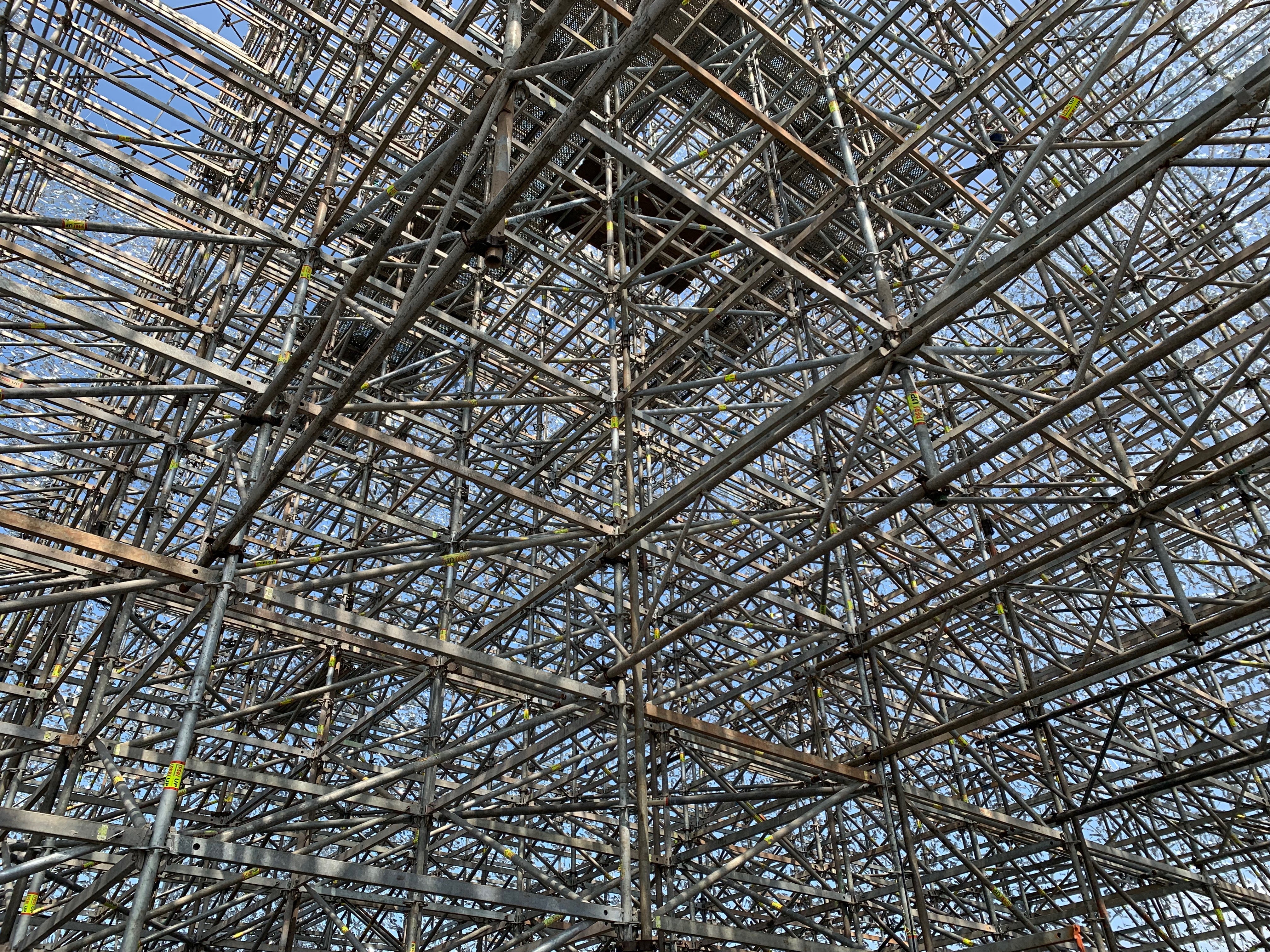 Para garantir a qualidade, segurança e produtividade de montagem no projeto, a MVD utilizou o sistema PERI UP e contou com toda a assistência de engenharia e supervisão técnica da PERI.