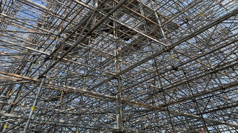 Para garantir a qualidade, segurança e produtividade de montagem no projeto, a MVD utilizou o sistema PERI UP e contou com toda a assistência de engenharia e supervisão técnica da PERI.