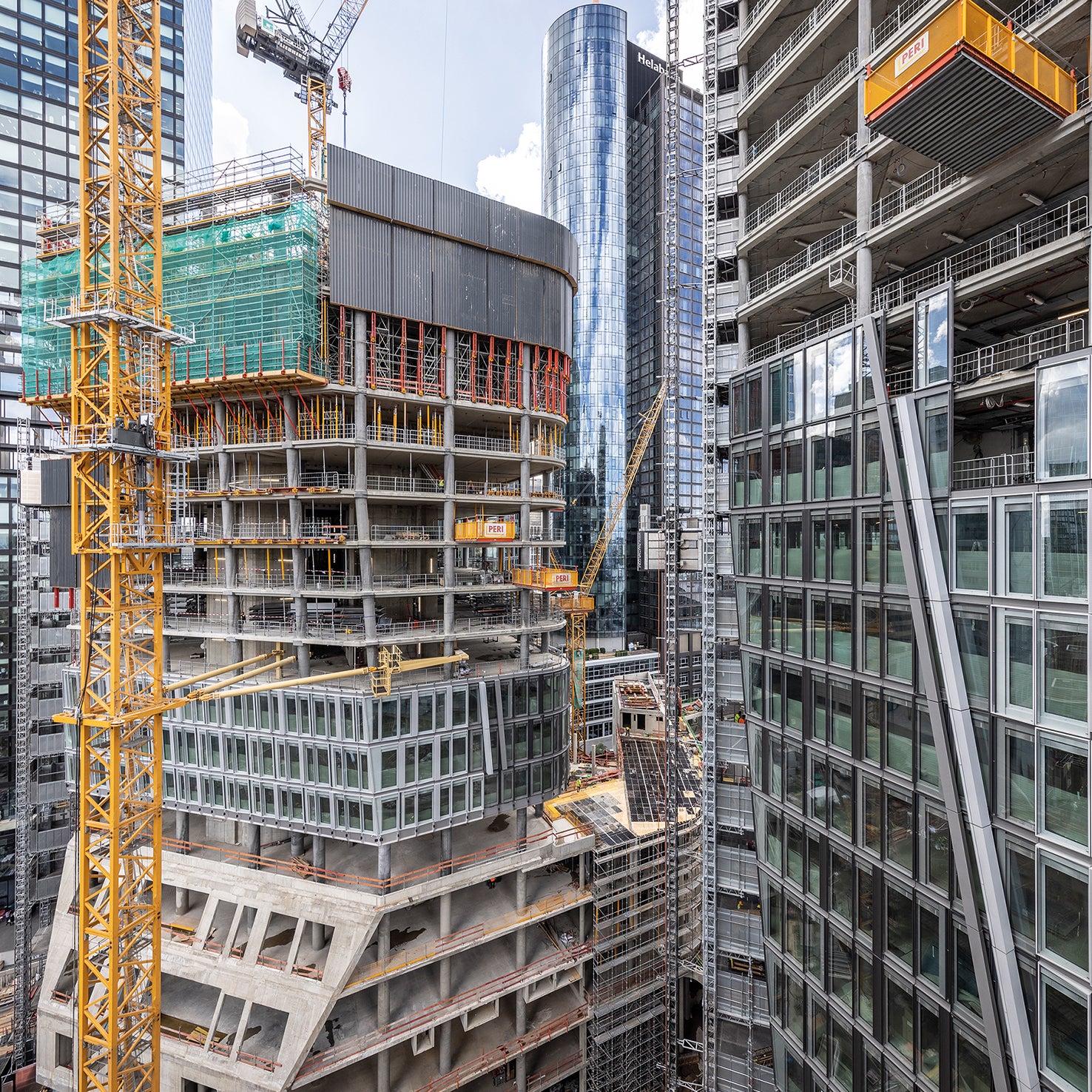 Die Zusammenarbeit zwischen PERI und dem ausführenden Bauunternehmen begann bereits frühzeitig bei der Entwicklung des Baukonzepts, um die anspruchsvolle Architektur umsetzen zu können und eine effiziente Tragwerksplanung zu ermöglichen.