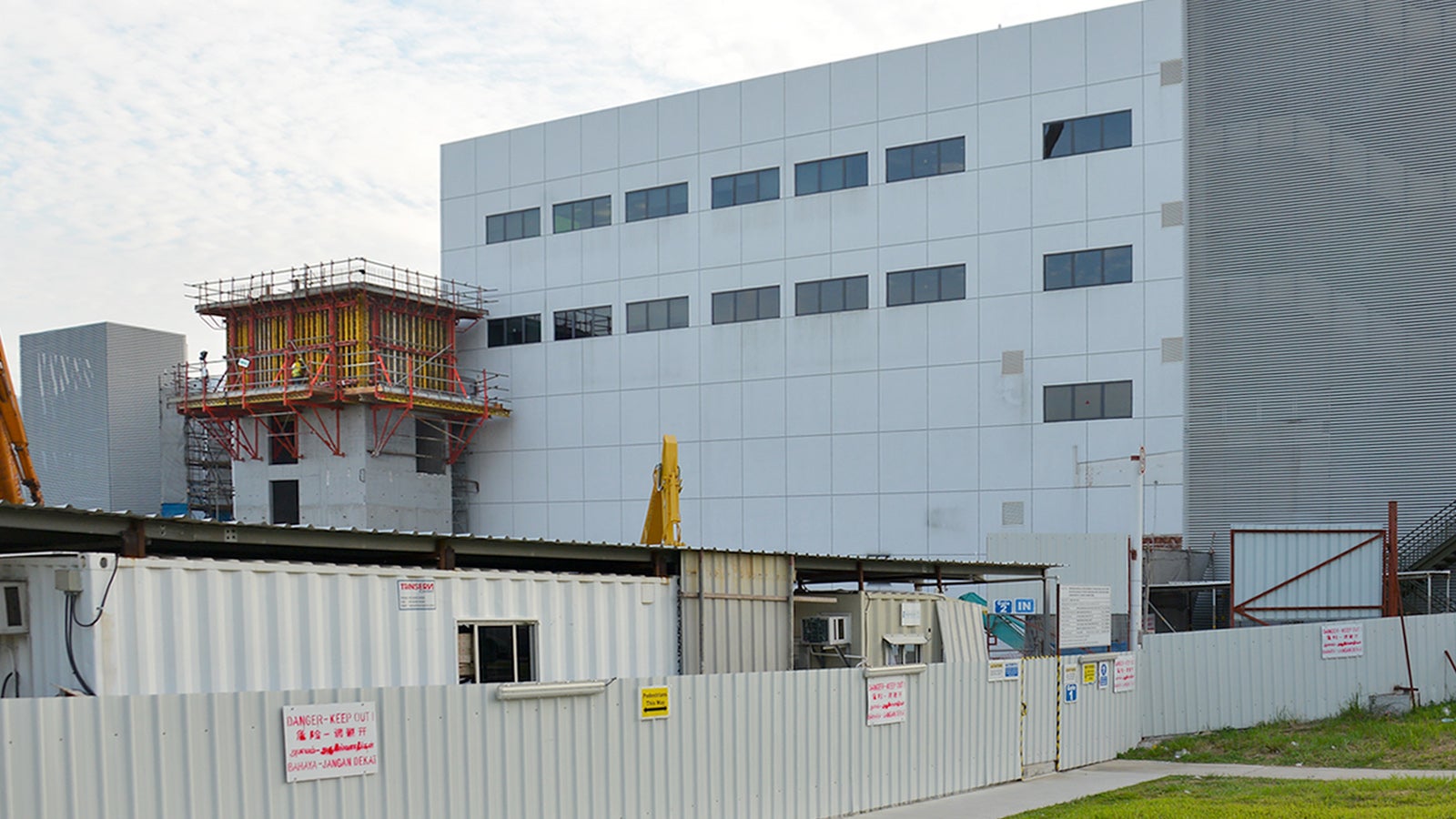 Site progression in October 2020 - CB Climbing System in use for erecting staircase