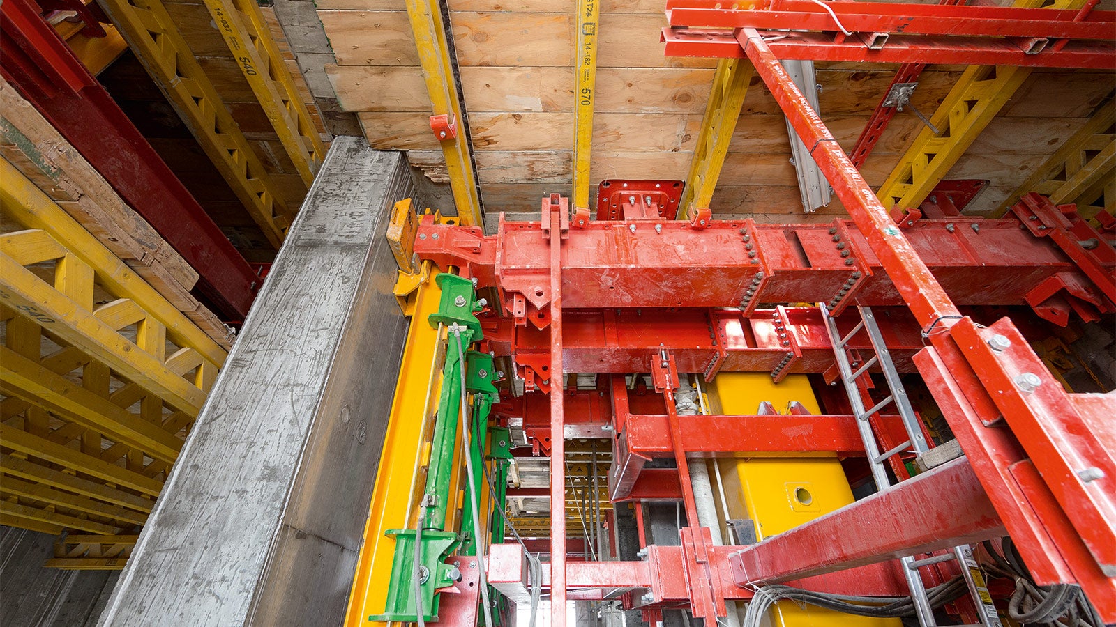 The modular-type ACS self-climbing technology ensures high productivity and short cycle times.