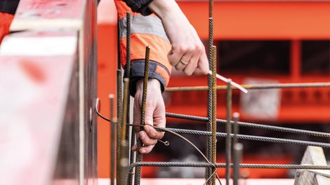 Monitorovací systém pro měření teploty a zrání betonu ISC sleduje průběžně teplotu betonu. Za tímto účelem se senzory instalují do výztuže před betonáží.