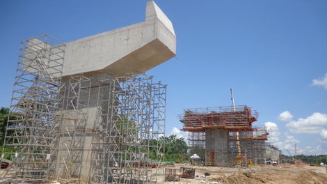 Este proyecto hace parte de la Autopista Río Magdalena que pasa por los departamentos de Antioquia y Santander.