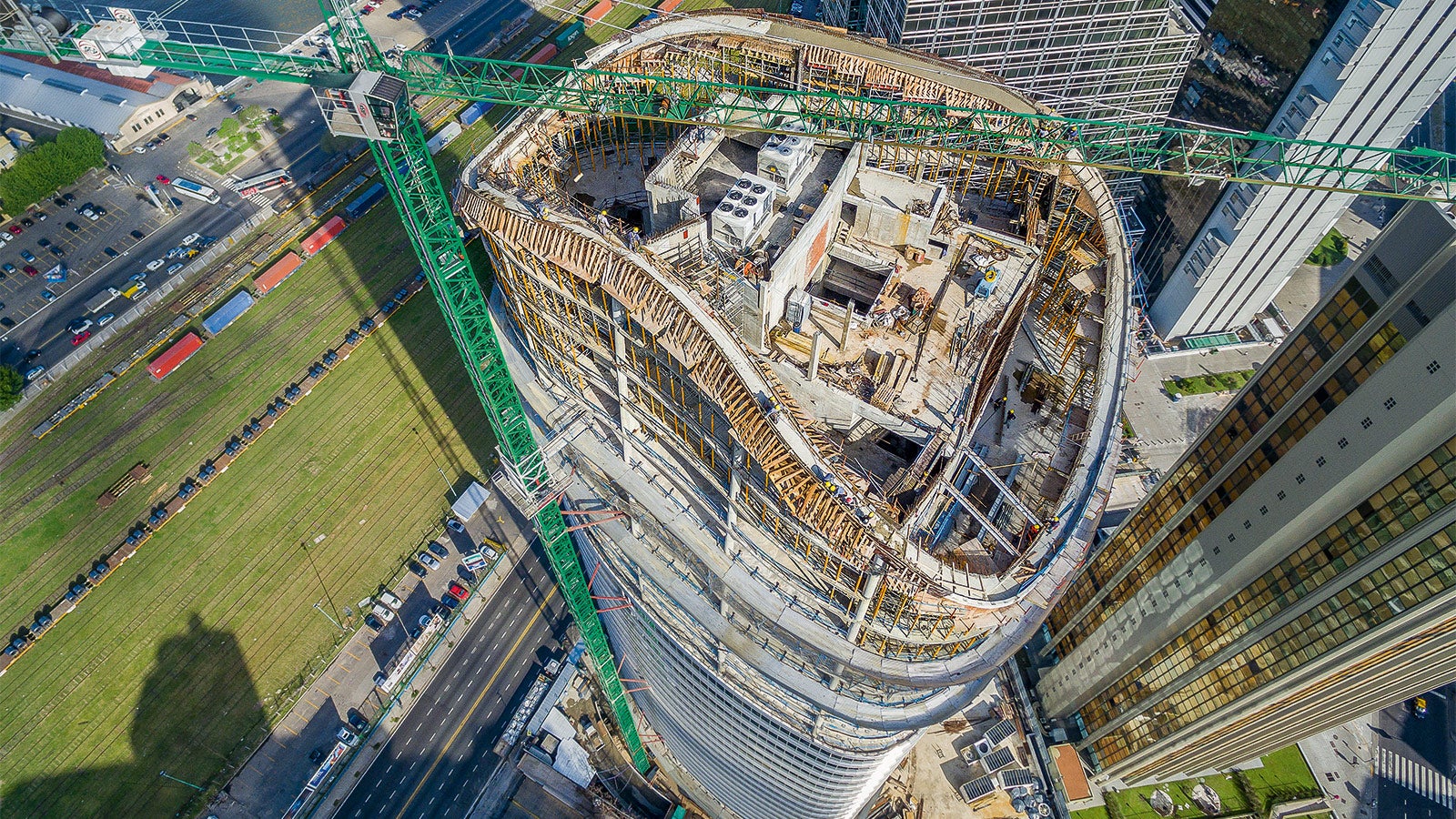 时尚的建筑设计为施工提出了高要求的挑战。