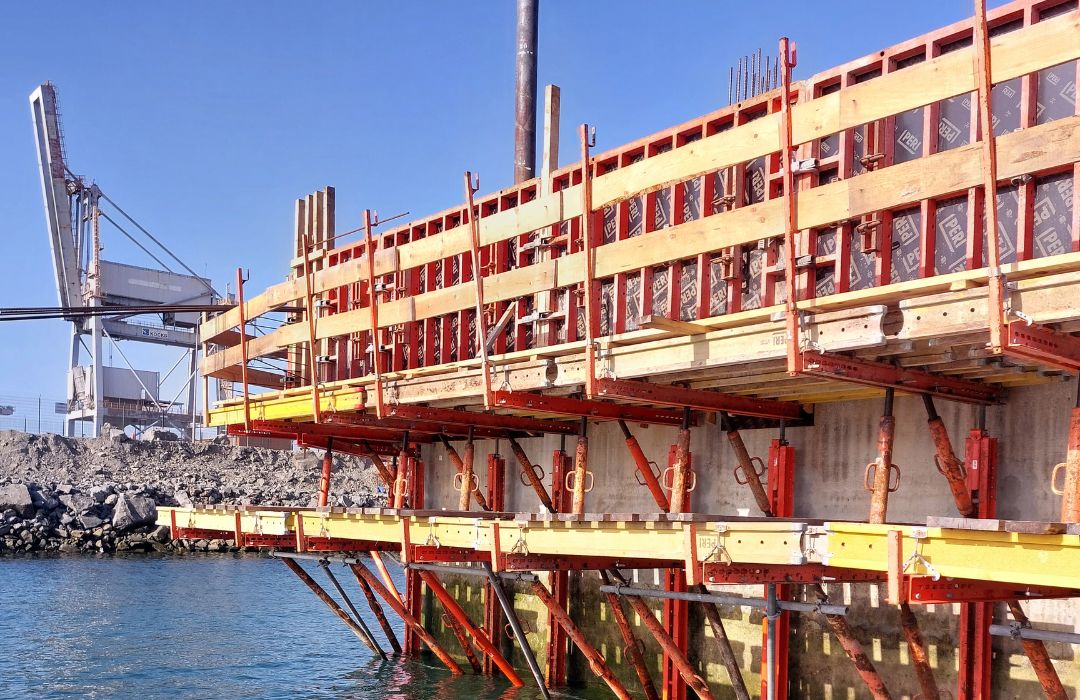 Renovação do Cais 4TMS em Terminal de Movimentação de Liquefeitos Criogénicos