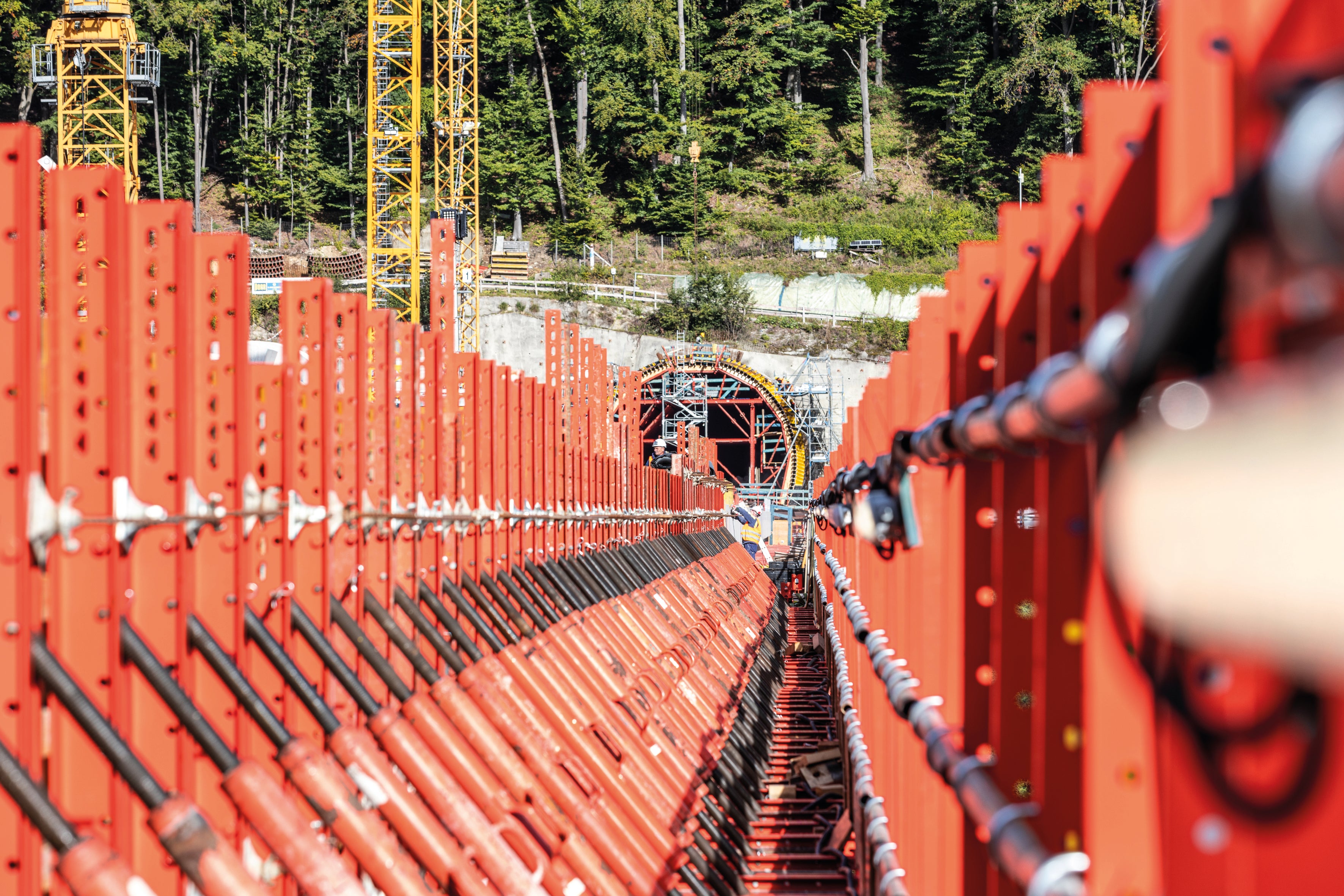 PERI engineers assisted with the construction of the piers, superstructure and tunnel portals using their solution expertise and modular, coordinated formwork and scaffolding systems.<br/>(Photo: PERI SE)<br/>