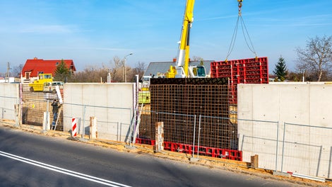 Deskowanie MAXIMO oszczędza czas i pieniądze dzięki nowoczesnemu rozwiązaniu ściągów MX a symetryczny układ otworów odkrywa nowe możliwości w zakresie betonów architektonicznych.