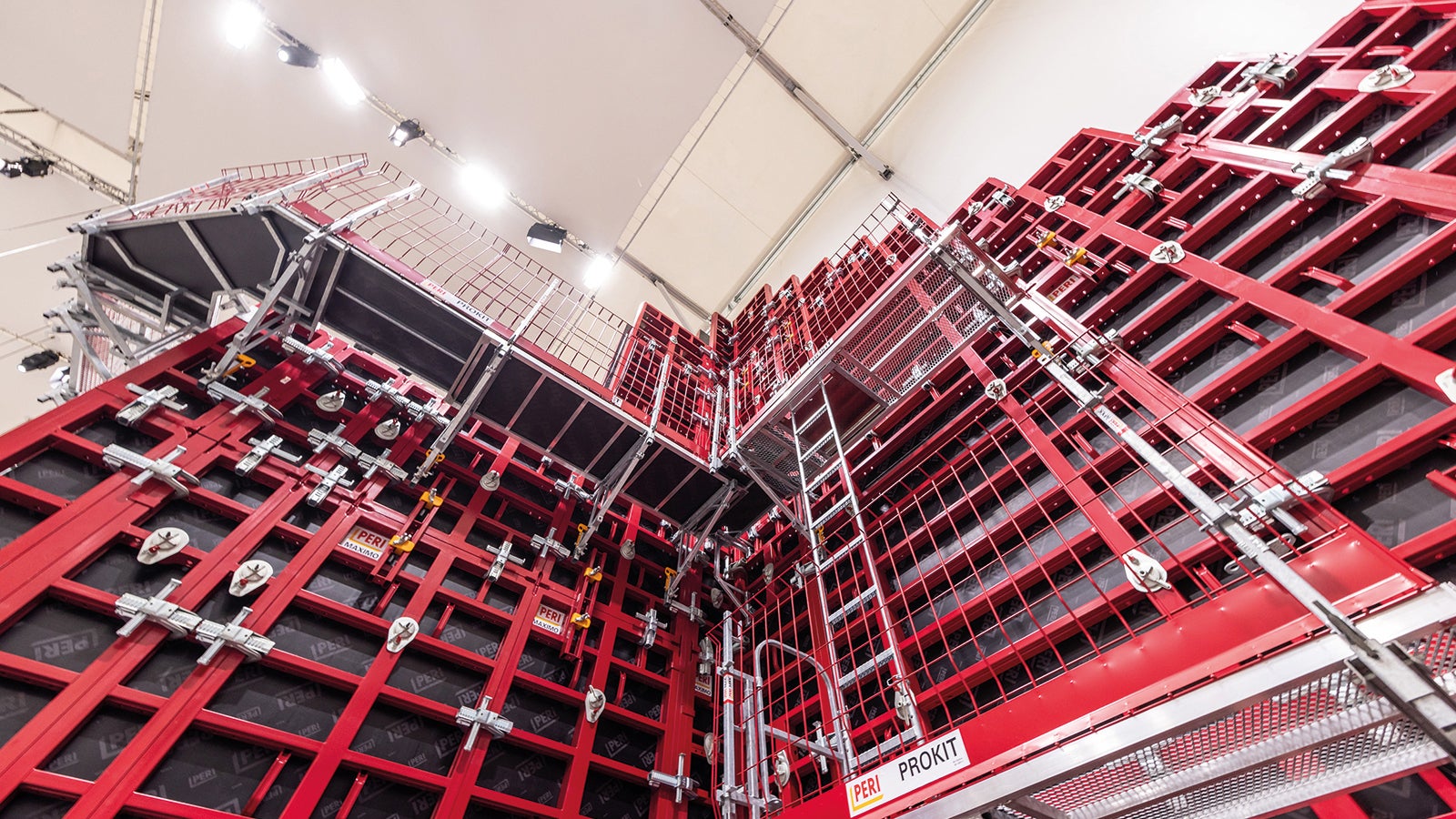 The experts from PERI provided insight into the future of the tried-and-tested MAXIMO Panel Formwork, which is impressive in terms of efficiency and sustainability. 
