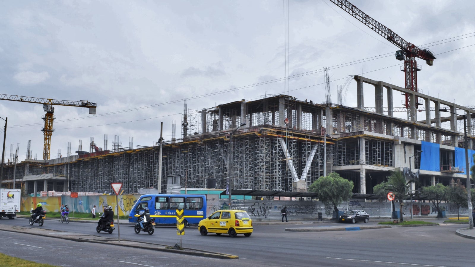 La alta disponibilidad de sistemas de encofrado y apuntalamiento de PERI en sus parques de alquiler, permitió un suministro ágil y eficiente que garantizó el cumplimiento de un cronograma de obra ajustado.