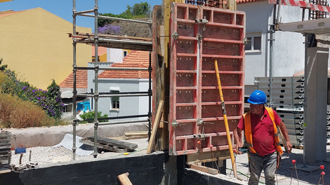 TRIO: cofragem universal de painéis com uma única peça de ligação.