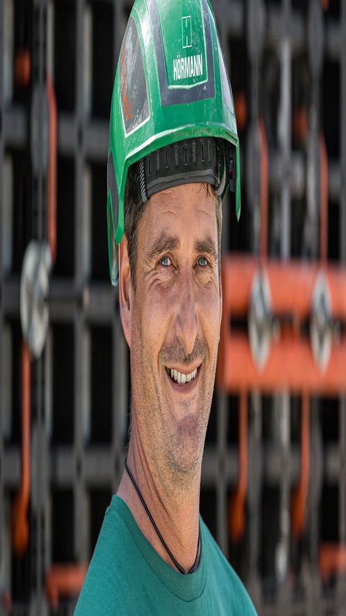 Ich bin von der DUO Schalung überzeugt, sie ist einfach maurerfreundlich. Die Teile sind leicht und einfach zu montieren, deshalb benötige ich keinen Kran – das spart Zeit. Und wie bei einem Baukasten passt immer alles zusammen.