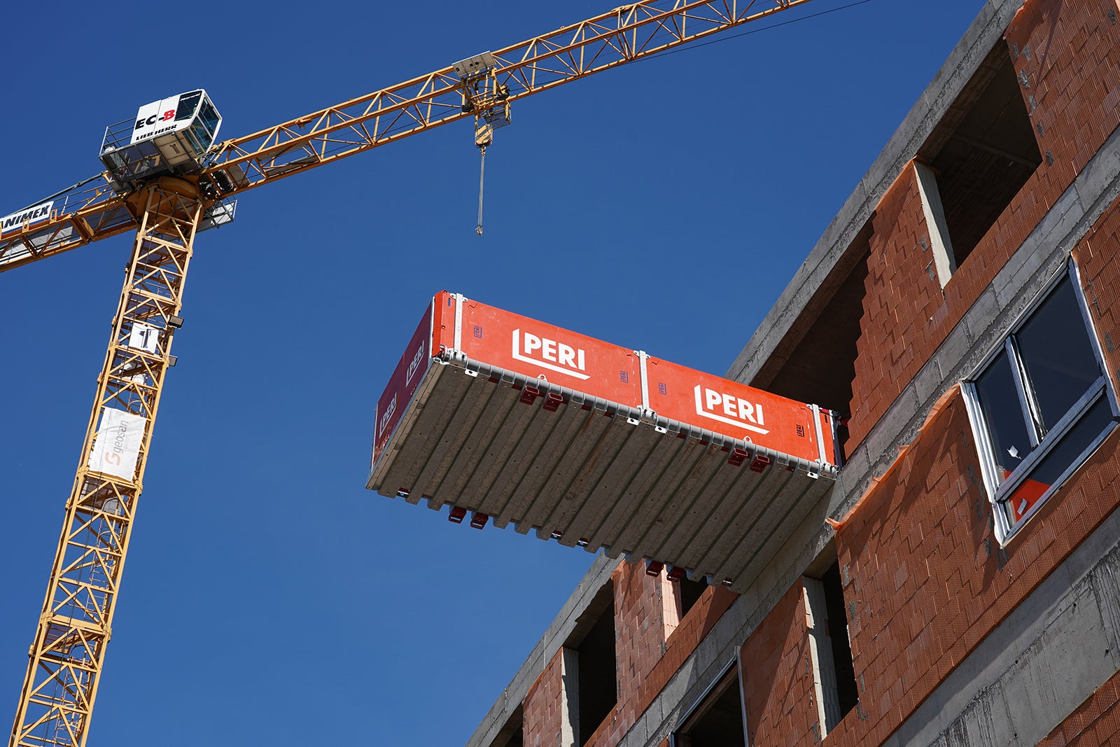 SiteFlow Deck with Crane close