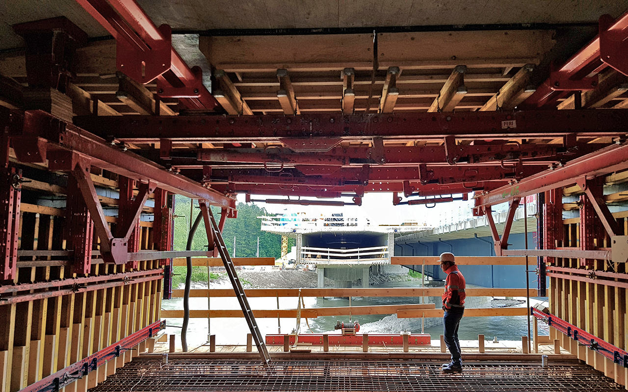PERI VBC-Freivorbauwagen Fahrbahnplattenschalung und Steginnenschalung