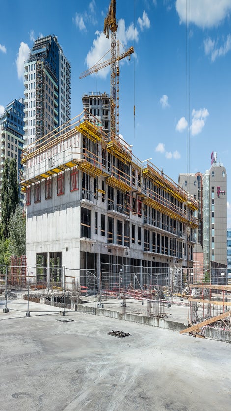 Rezidenčný projekt tvoria ucelené bloky viacpodlažných bytových domov s 2 PP a 6 NP, ktoré sú navzájom variabilne a výškovo prispôsobené. V krajnej časti sa nachádza najvyššia časť projektu so 16 NP. 