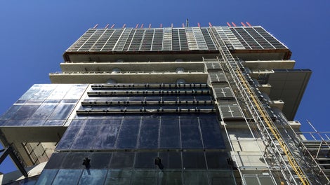 Slab stops at level 12 and starts again at level 18. This was a challenge for the LPS screens as they had to be held back and then jumped up once L18 and 19 were poured.