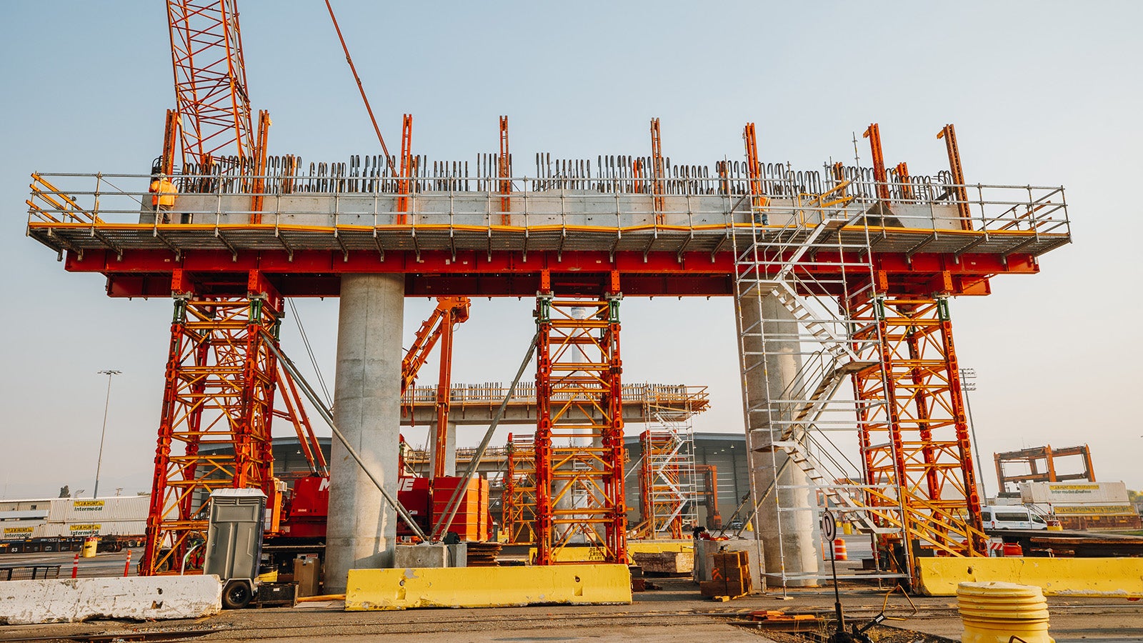 All systems shown are easy to assemble, lightweight for crane handling, and quick to strip.