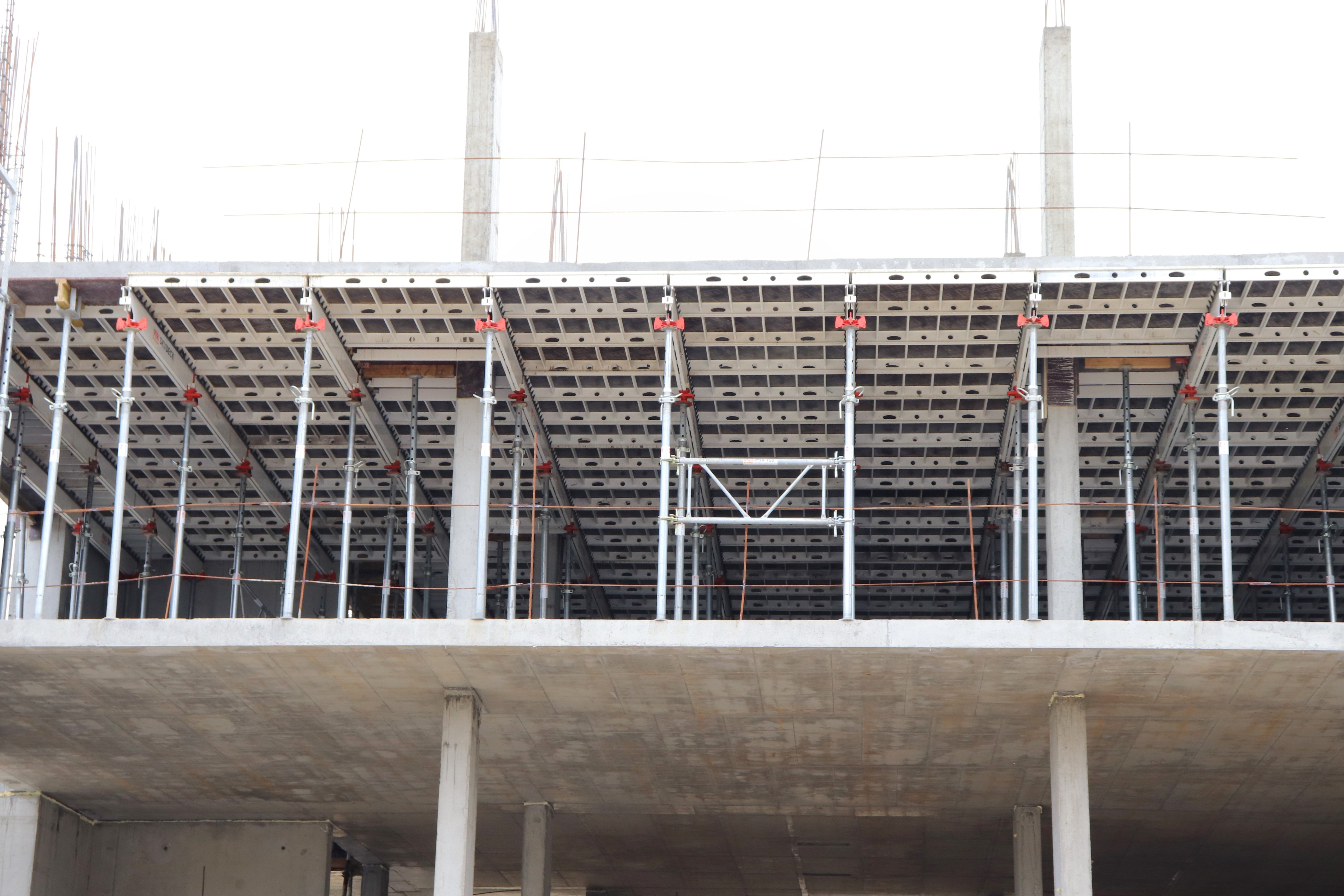 Благодарение на падащите глави е възможно ранното декофриране и по-голямата обръщаемост на платната.