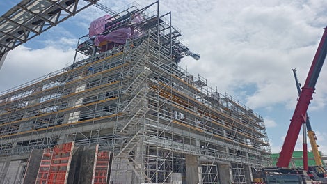 Изнасянето на стълбищния модъл извън равнината на скелето е възможност модулната система PERI UP Flex