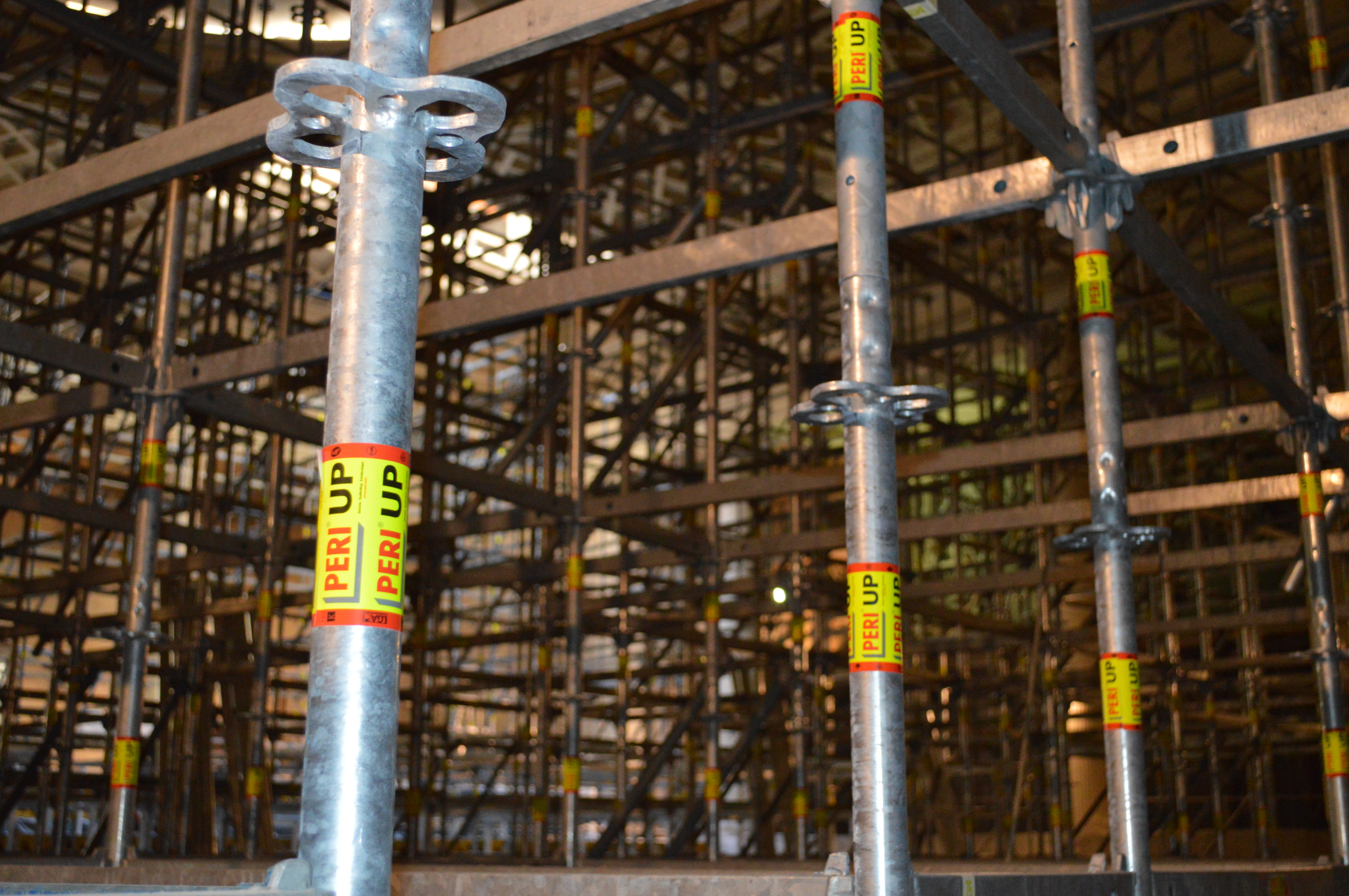 Долна скелетна конструкция от система PERI UP Flex