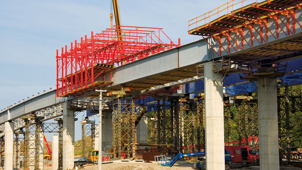 VARIOKIT čelična kolica za montažu sastoje se od tri glavne komponente: jedinica oplate, poprečnih ploča i dviju uzdužnih rešetkastih konstrukcija. 