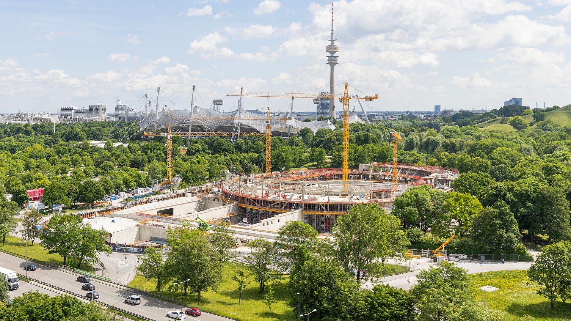 Die Multifunktionsarena SAP Garden ist seit September 2024 Spielstätte des dreimaligen deutschen Eishockeymeisters Red Bull München und des Basketball-Profiteams des FC Bayern München.