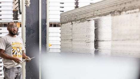 Mit dem 3D-Betondrucker können Sie Betonstrukturen ohne Schalung schnell und kostengünstig herstellen.