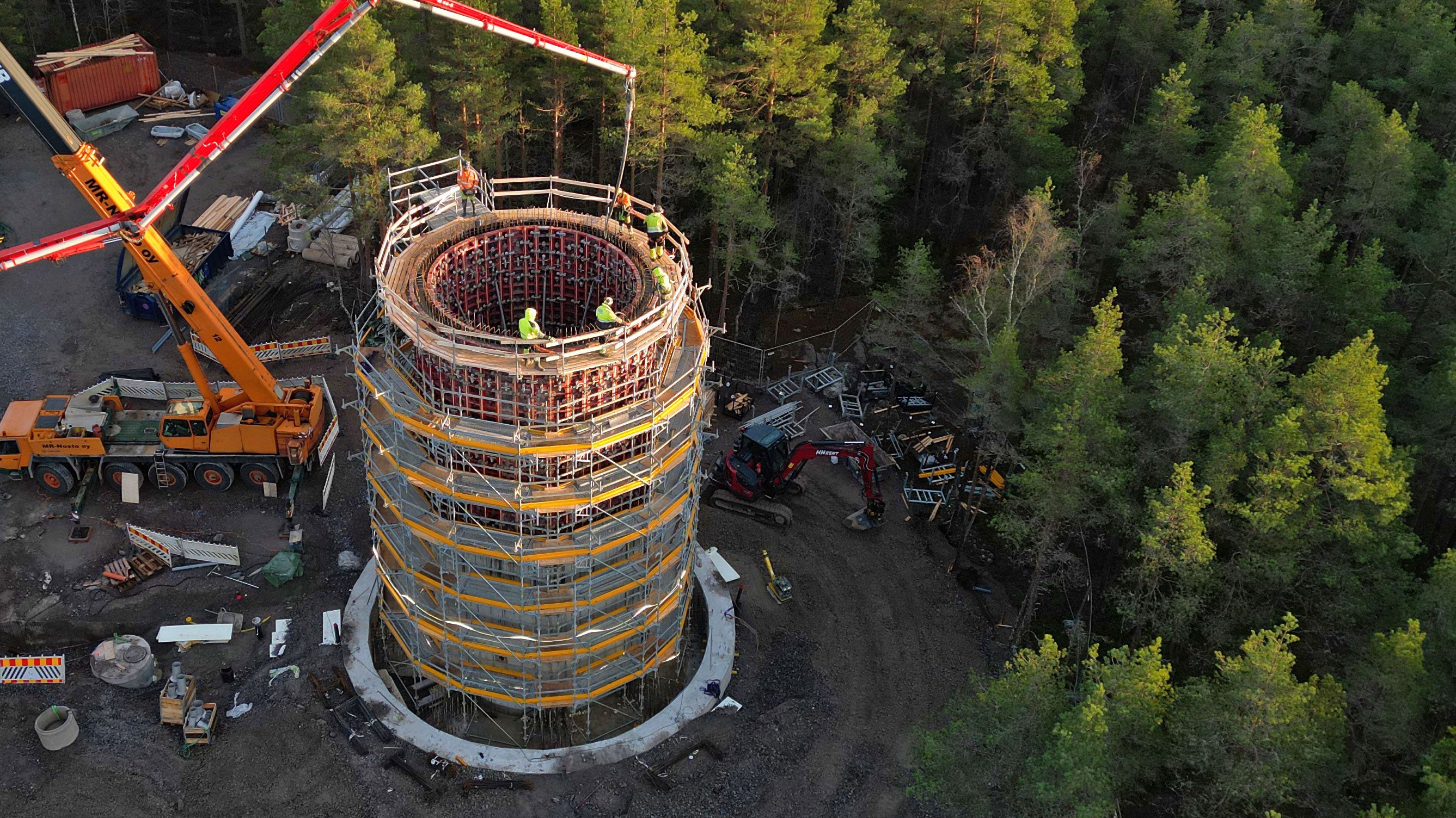 Käpyä muistuttava uusi vesitorni valmistuu vuoden 2027 alussa. Viereinen vanha, vuonna 1975 valmistunut vesitorni tullaan purkamaan kun uusi on otettu käyttöön.