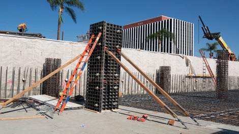 The 6-story, 254,000 square-foot structure uses 22&quot;x22&quot; size columns. 
