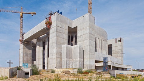 Com competência, experiência e uma solução abrangente de formas e andaimes PERI, este extraordinário templo em Varsóvia foi realizado de forma eficiente e econômica.