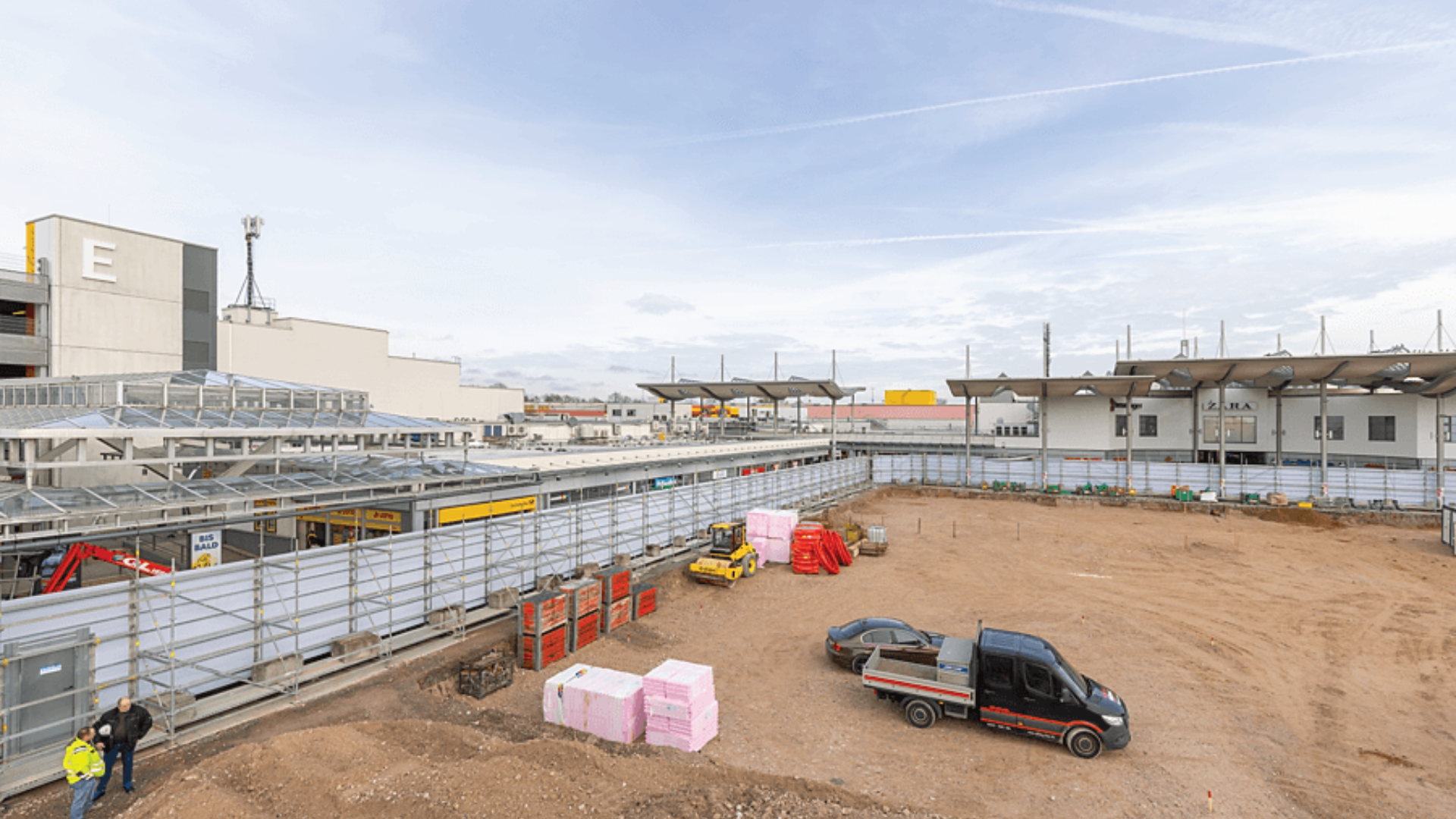 Oltre a fornire privacy e protezione dalle intemperie per il team di cantiere, i pannelli sovrapponibili offrono una maggiore protezione contro furti ed effrazioni. Sono anche ignifughi, rendendoli ideali per l'ambiente di cantiere.