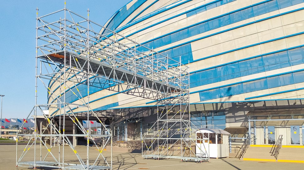 Компания PERI поставила в Сочи для проведения Олимпийских игр более 600 тонн оборудования для возведения спортивных и медийных конструкций: сцены, на которой президент России Владимир Путин приветствовал спортсменов; платформы для статистов и опорные площадки на ледовой арене &quot;Шайба&quot;; кабельные мосты и платформы для операторов на лыжных трассах; вышки для видеокамер. 