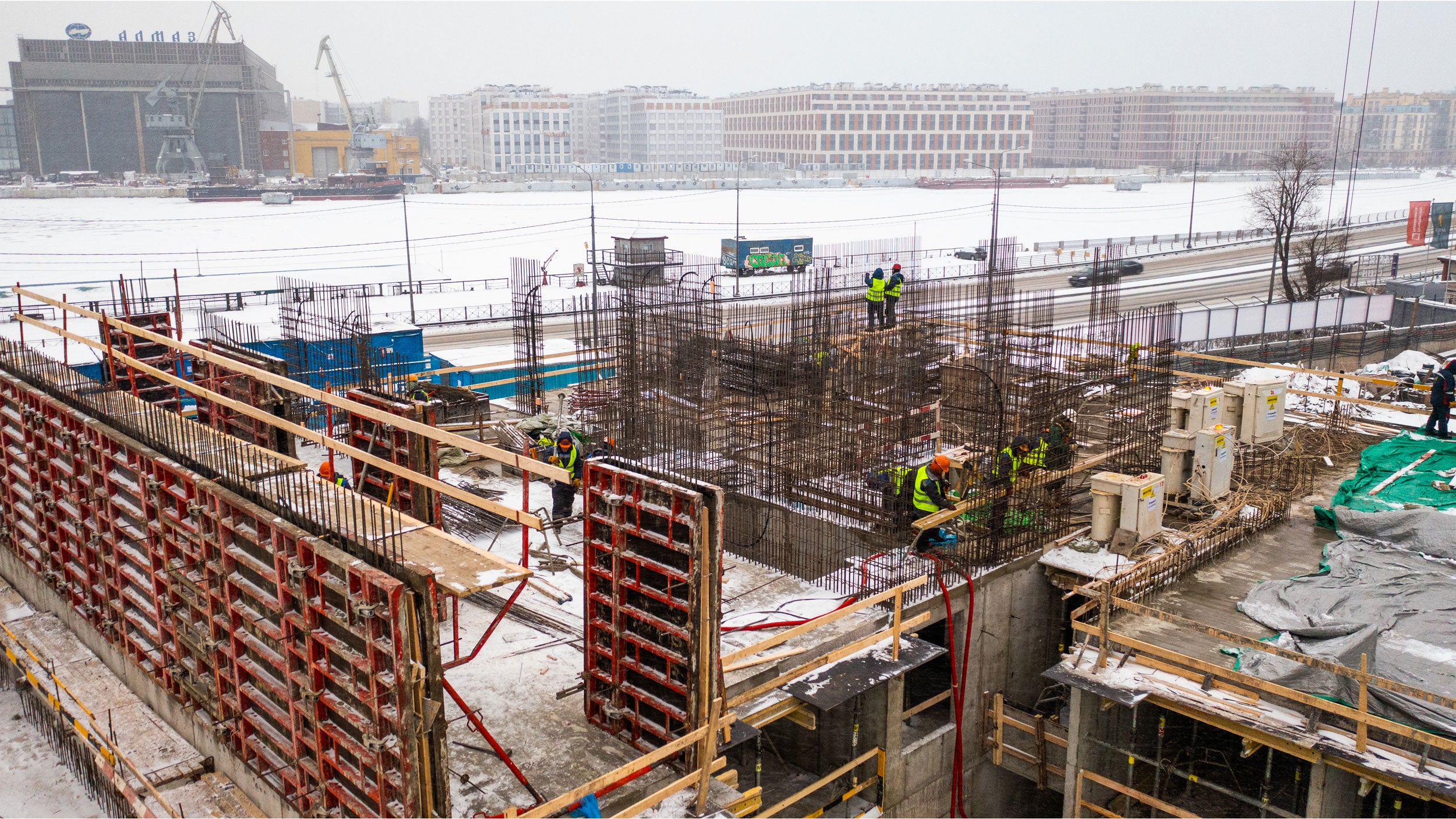 Удобные размеры щитов TRIO MR для опалубливания стен сокращают время монтажа и демонтажа опалубки на 15%.