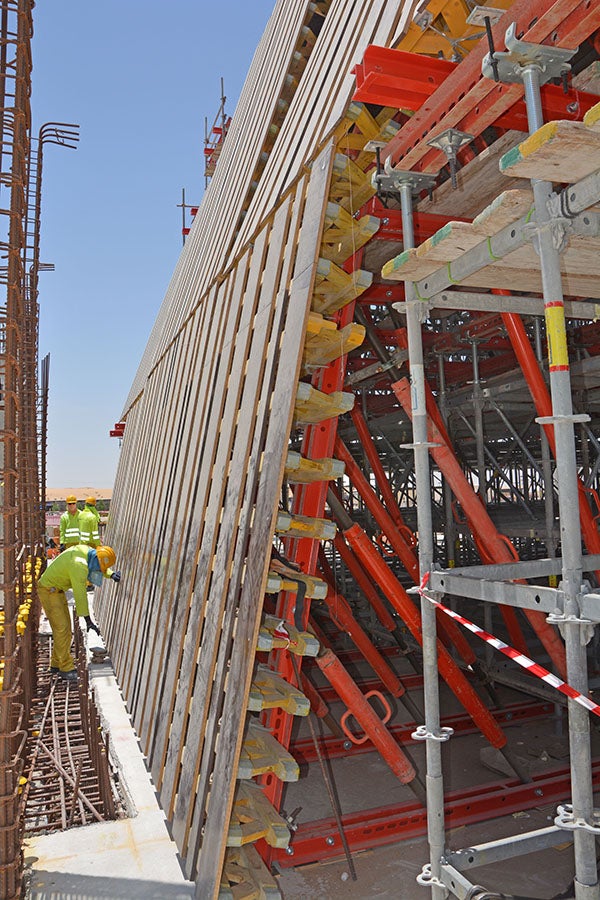Special PERI solution with basic panels at stage one