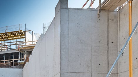 Regularny układ połączeń oraz otworów po ściągach deskowania MAXIMO dla ścian widokowych sali balowej