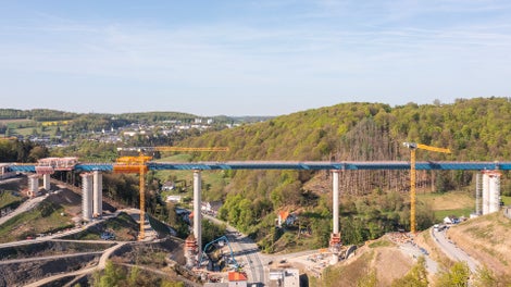 Die Talbrücke Rahmede gilt nach ihrer frühzeitigen Teilfertigstellung zu Weihnachten 2025 als eine der schnellsten Baustellen Deutschlands.
