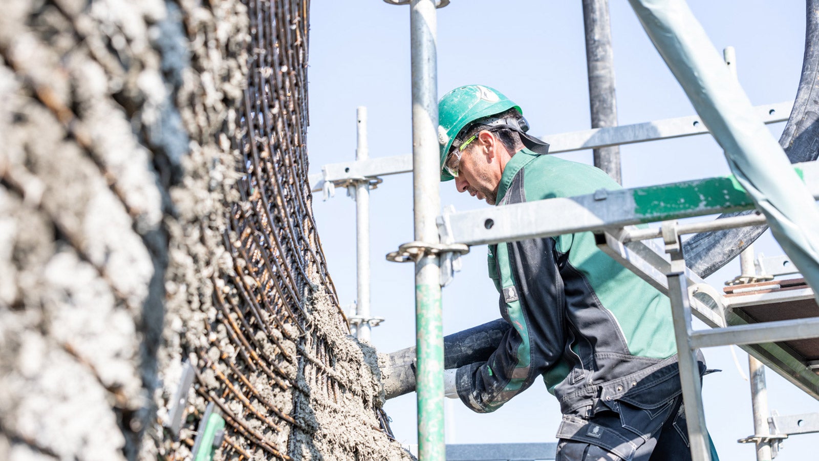 Filling the reinforcement cages with a Sika unique concrete formulation. <br/>(Photo: PERI SE)