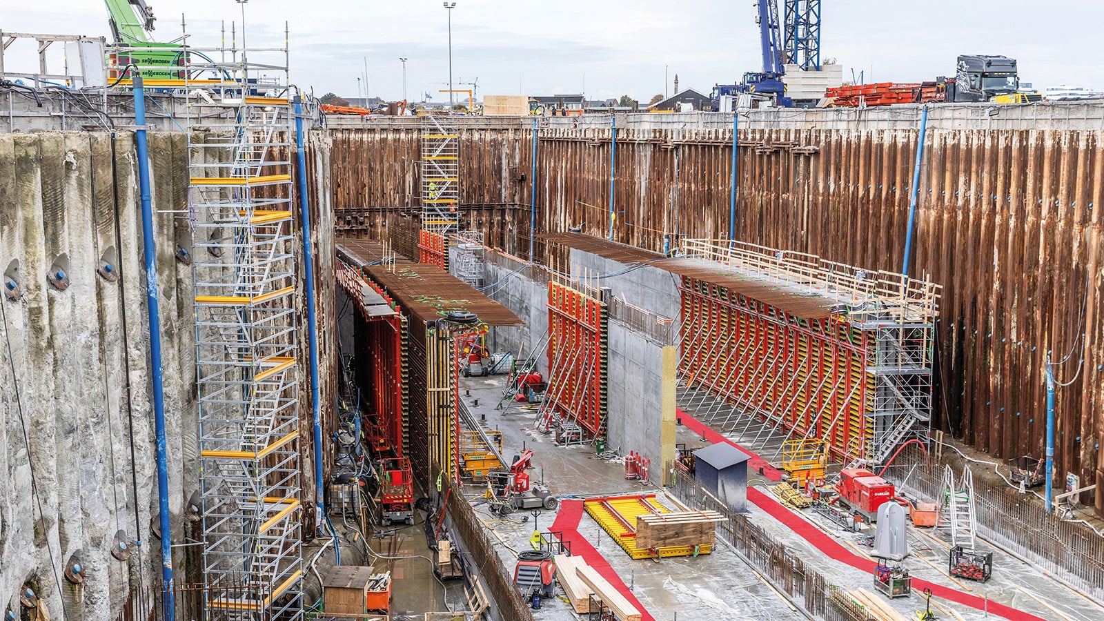 Everything from a single source: PERI formwork and scaffolding systems are used on the construction site and are tailored to work seamlessly together.