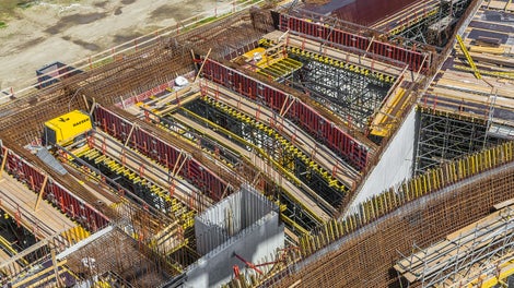 The project in numbers: 19,000 m² of reinforced concrete slabs and 26,500 m² of wall areas – of which 16,500 m² in the best possible architectural concrete quality.