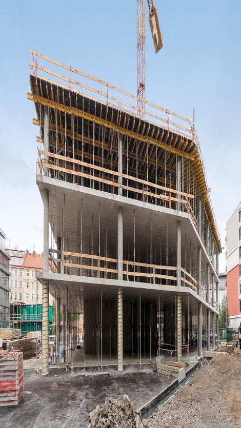 Stropní desky s osvědčeným systémem MULTIFLEX podepíraným stojkami PEP.