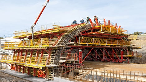 The side mesh barrier can also be used on PERI formwork.