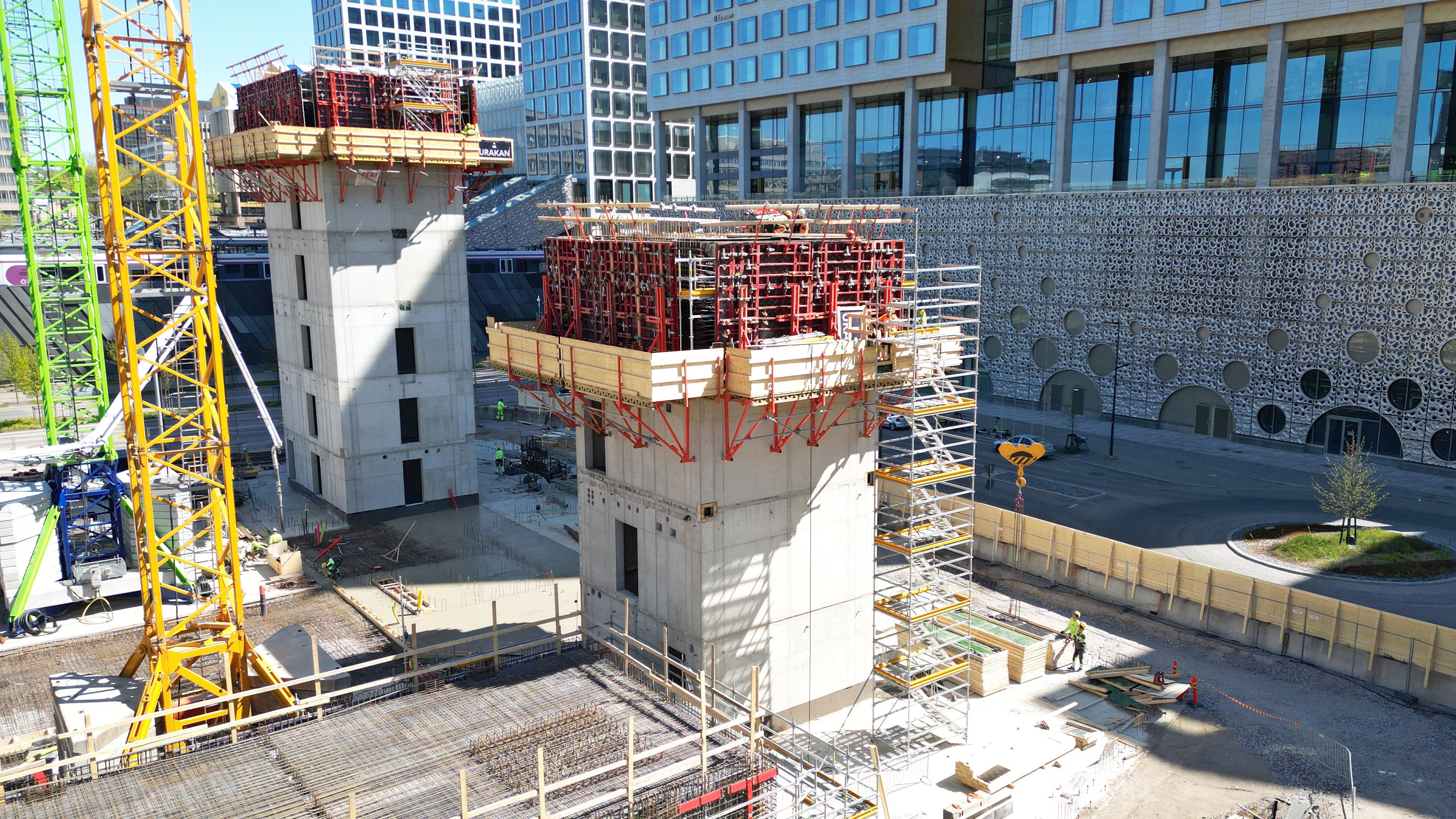 Kuilut nousevat korkeuksiinsa CB 240 -konsoleilla ja MAXIMO-seinämuottijärjestelmällä.