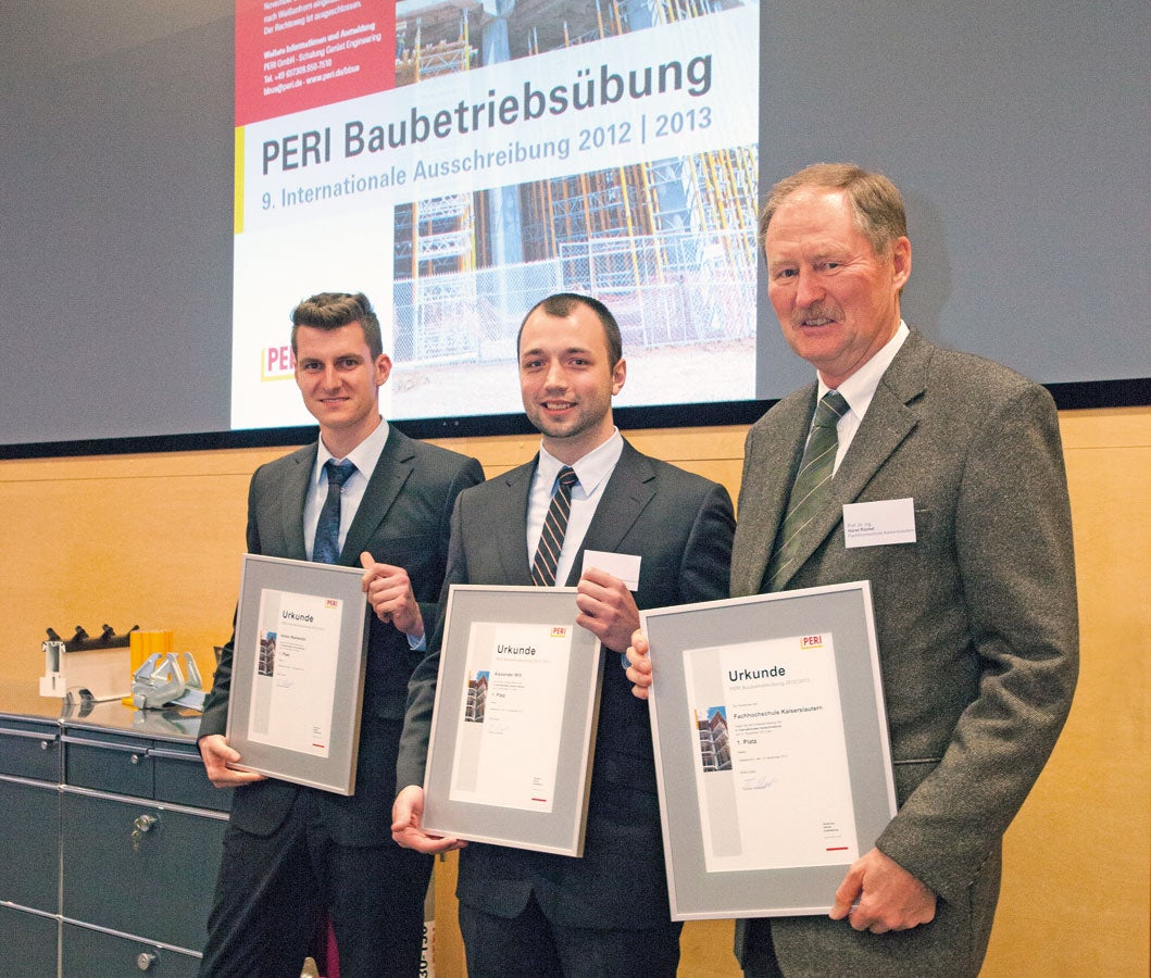 The winning team of the 9th Construction Exercise: Anton Warkentin and Alexander Witt with Professor Dr. Ing. Horst Rückel from the University of applied Science in Kaiserslautern 