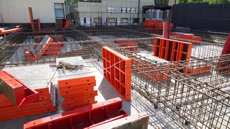 Высота бетонирования колонн по цокольному этажу составила целых 4,12 м., а по 1 и 2 этажу — 3 м. и 2,45-2,9 м. соответственно