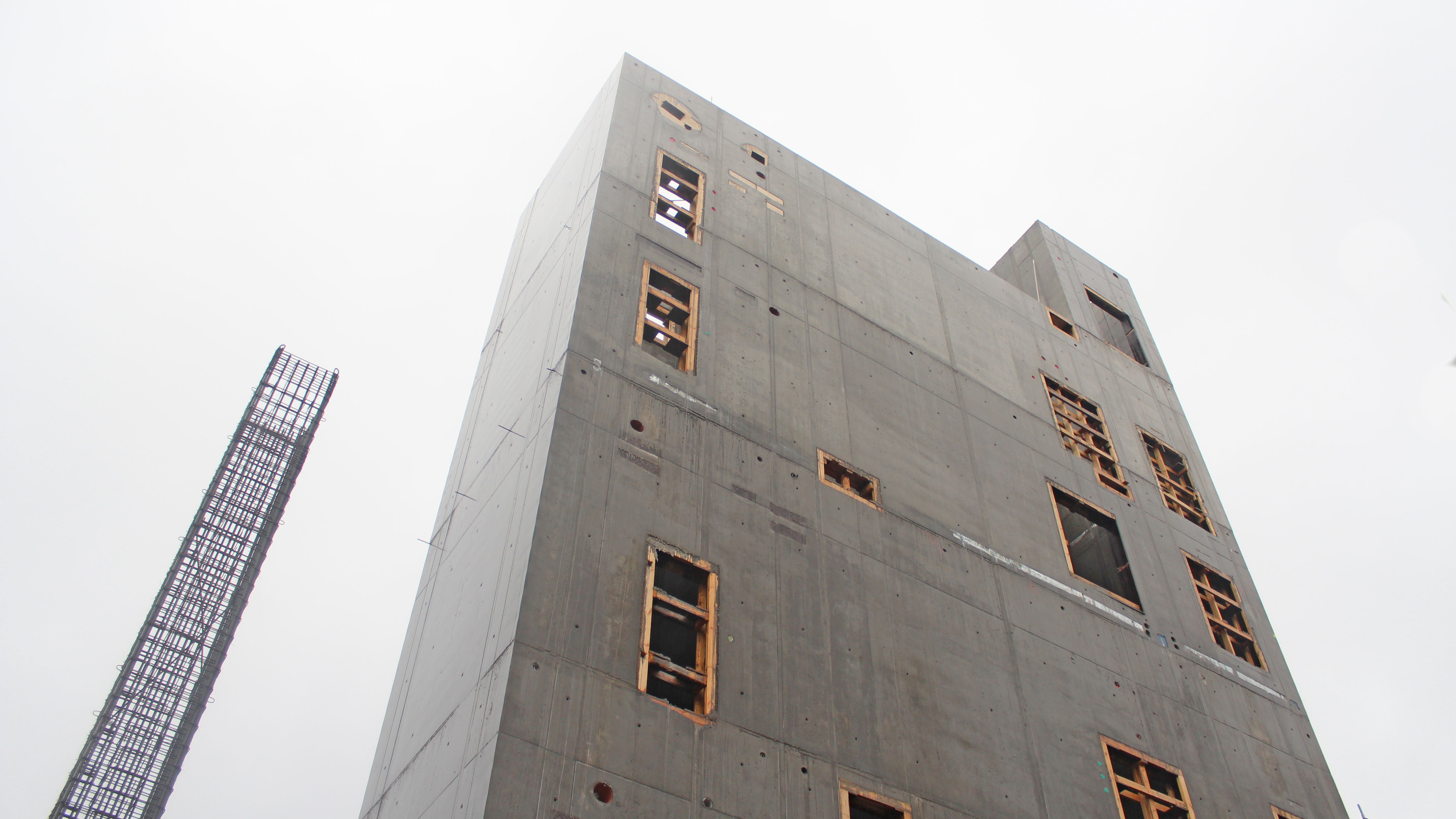 Valmiin kuilun betonipintaa.