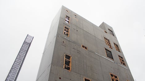 Valmiin kuilun betonipintaa.