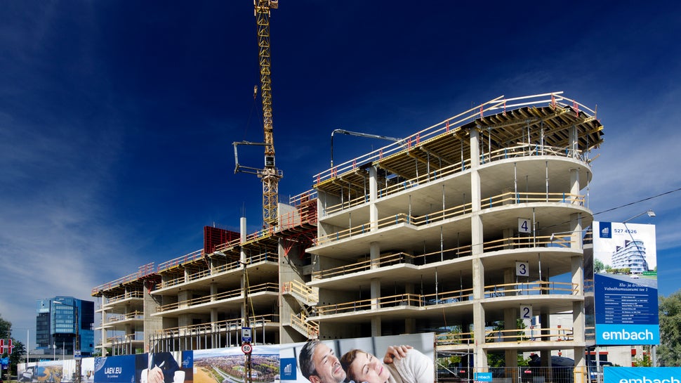 Kõige paindlikum, mitmekülgsem ja raha säästvam laeraketise süsteem Eestis. Avatud hoone fassaadi korral, kui ei esine kandvaid välisseinu, kasutatakse laeraketise lahendusena võimalikult palju lavaraketist. Lavaraketis on kasutatav kiireteks valutsükliteks kogu hoone ulatuses. 