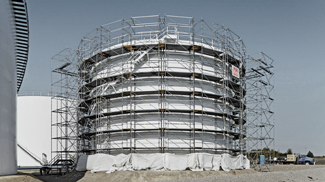 Добор настила UDP закрывает щель между секциями лесов и обеспечивает безопасное перемещение по площадке.